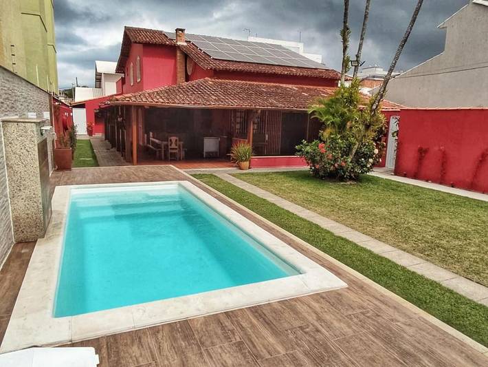 Casas e apartamentos de temporada para 16 pessoas, com jardim e jacuzzi e ainda piscina em Rio das Ostras