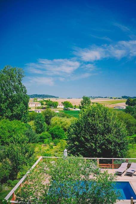 Location de vacances pour 11 personnes, avec terrasse ainsi que piscine et jardin, animaux acceptés à Ronsenac - 3