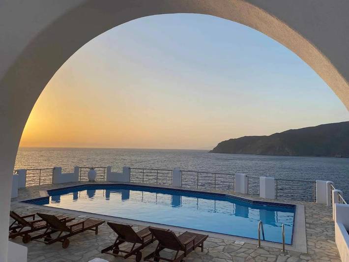 Gîte pour 2 personnes, avec vue ainsi que jardin et piscine, animaux acceptés dans Amorgos - 4