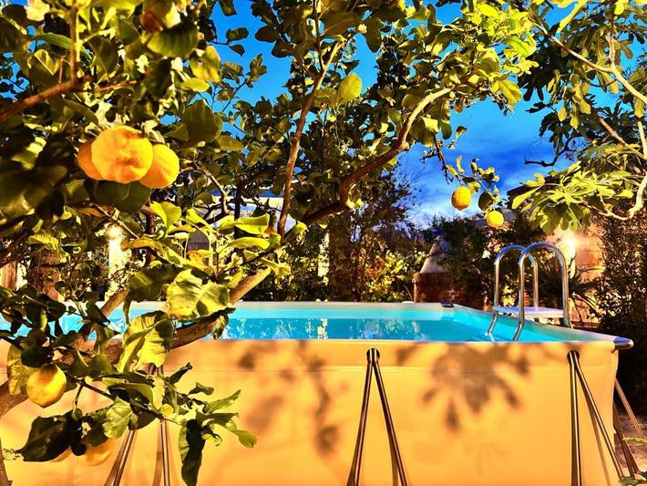 Villa per 16 persone, con panorama e piscina nonché giardino, adatto a famiglie con bambini in Torre Suda