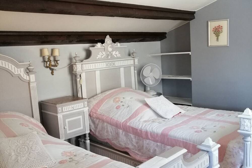 Ganze Wohnung, 3-room apartment 55 m2, terrace 15 m2, breathtaking view, sleeps 4, air-conditioned, Wifi in Sainte-Croix-du-Verdon, Regionaler Naturpark Verdon