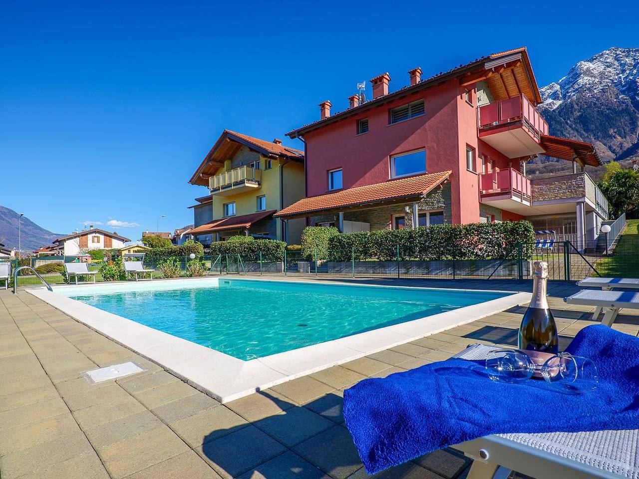 Appartamento intero, Rose Rossa Florentina Garden Holiday Apartment with Pool in Colico, Alpi Orobie Occidentali