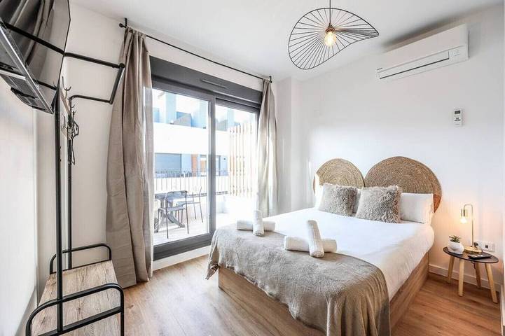 Apartamento de vacaciones para 3 personas, con piscina además de balcón y jardín - 1