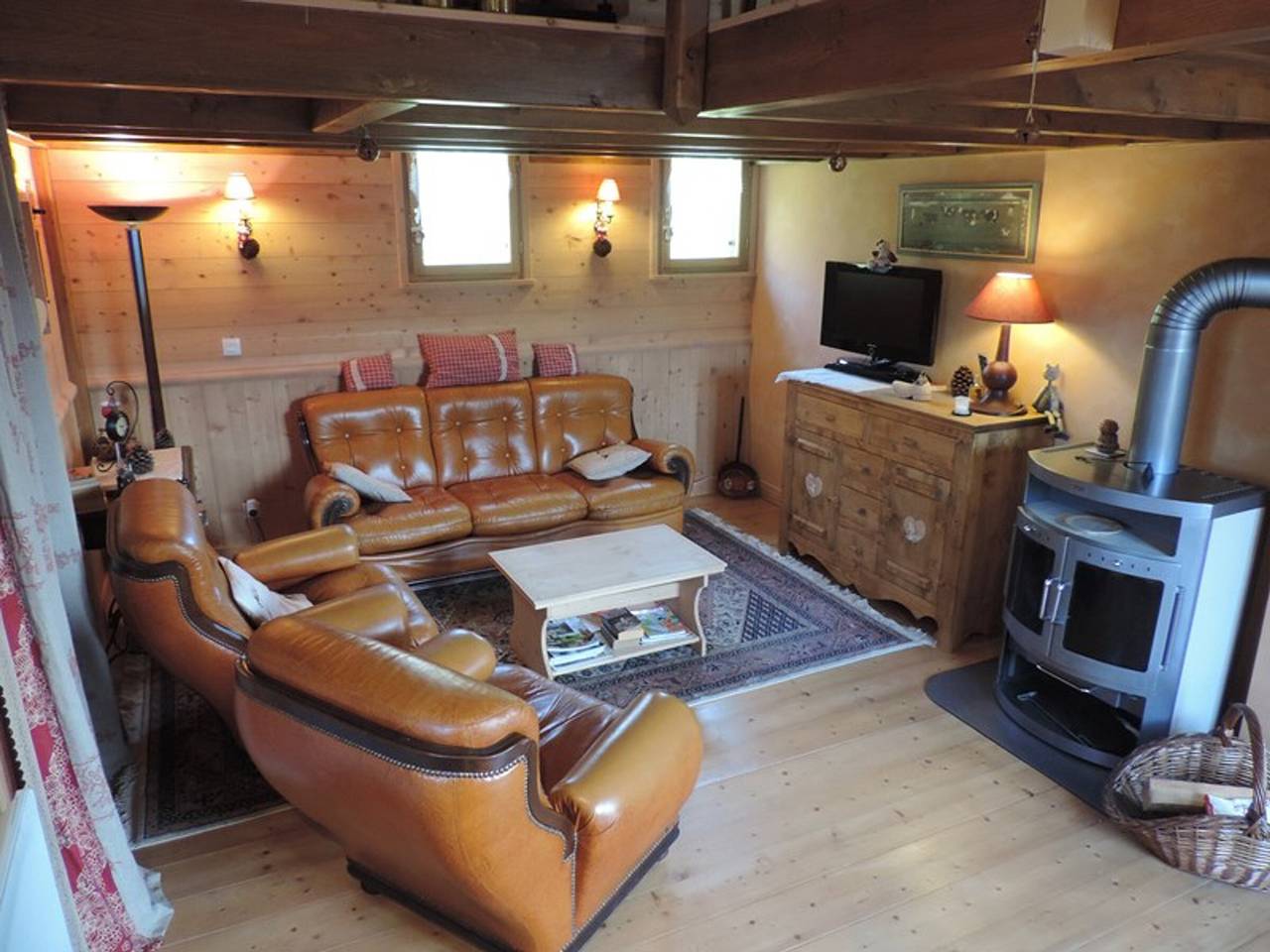 Savoyard Chalet 8 pers, near slopes, parking in Crest-Voland, Albertville region