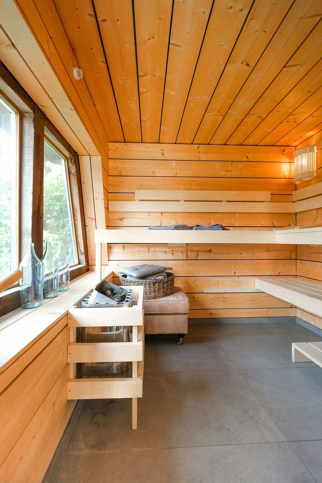 Fischerkate am See mit magischem Garten in Grebin, Südliche Ostseeküste