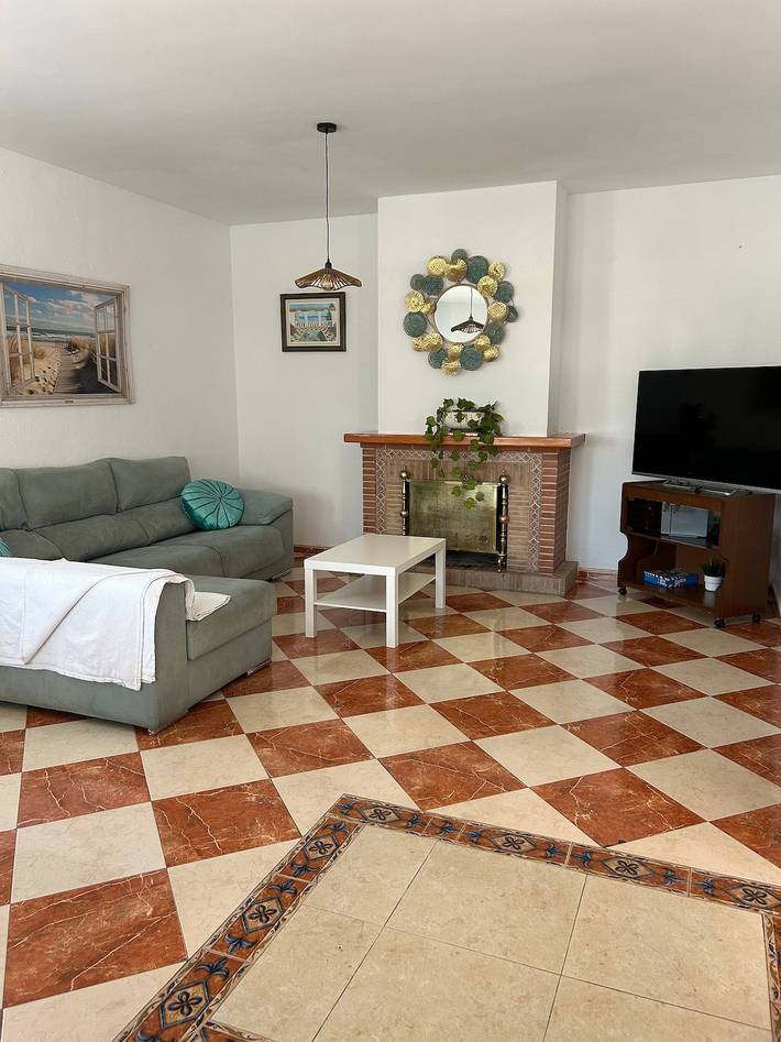 Chalet para 10 personas, con jacuzzi, Se admiten mascotas en Churriana