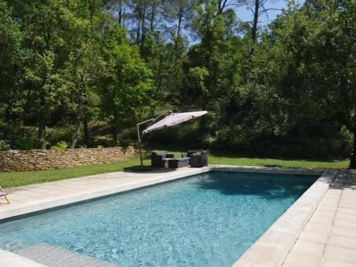 Location de vacances pour 12 personnes, avec piscine ainsi que vue et jardin à Tourves - 2