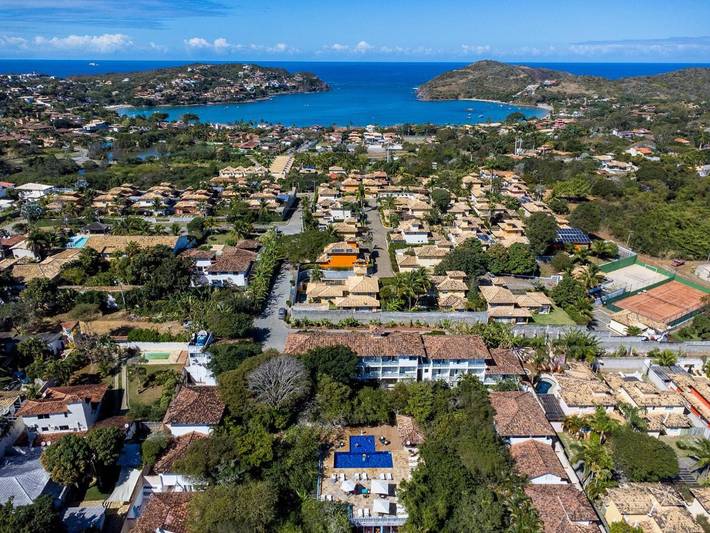 Pousadas para 4 pessoas, com sauna e vista e ainda jardim and piscina em Praia da Ferradura