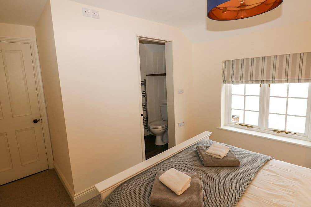 The Old Boathouse, pet friendly, with open fire in St Davids in Trefin, Pembrokeshire