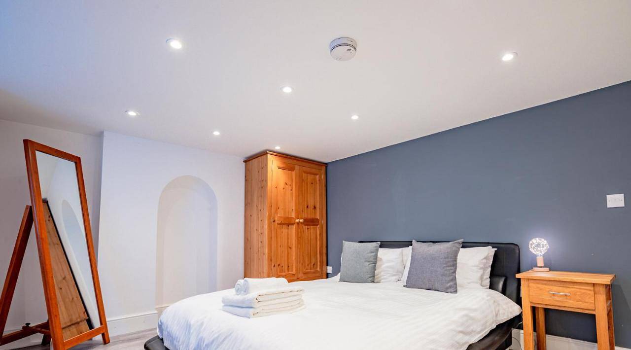 Four-Bedroom House in Hereford, Herefordshire
