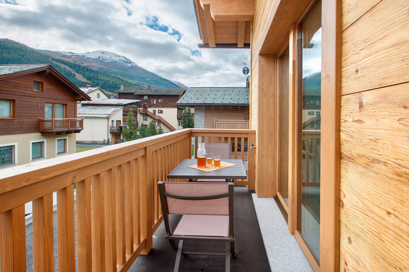 Ganze Wohnung, Ferienwohnung 'Soffio Livigno' mit Gemeinschaftsgarten, Balkon und Wi-Fi in Livigno, Veltlin