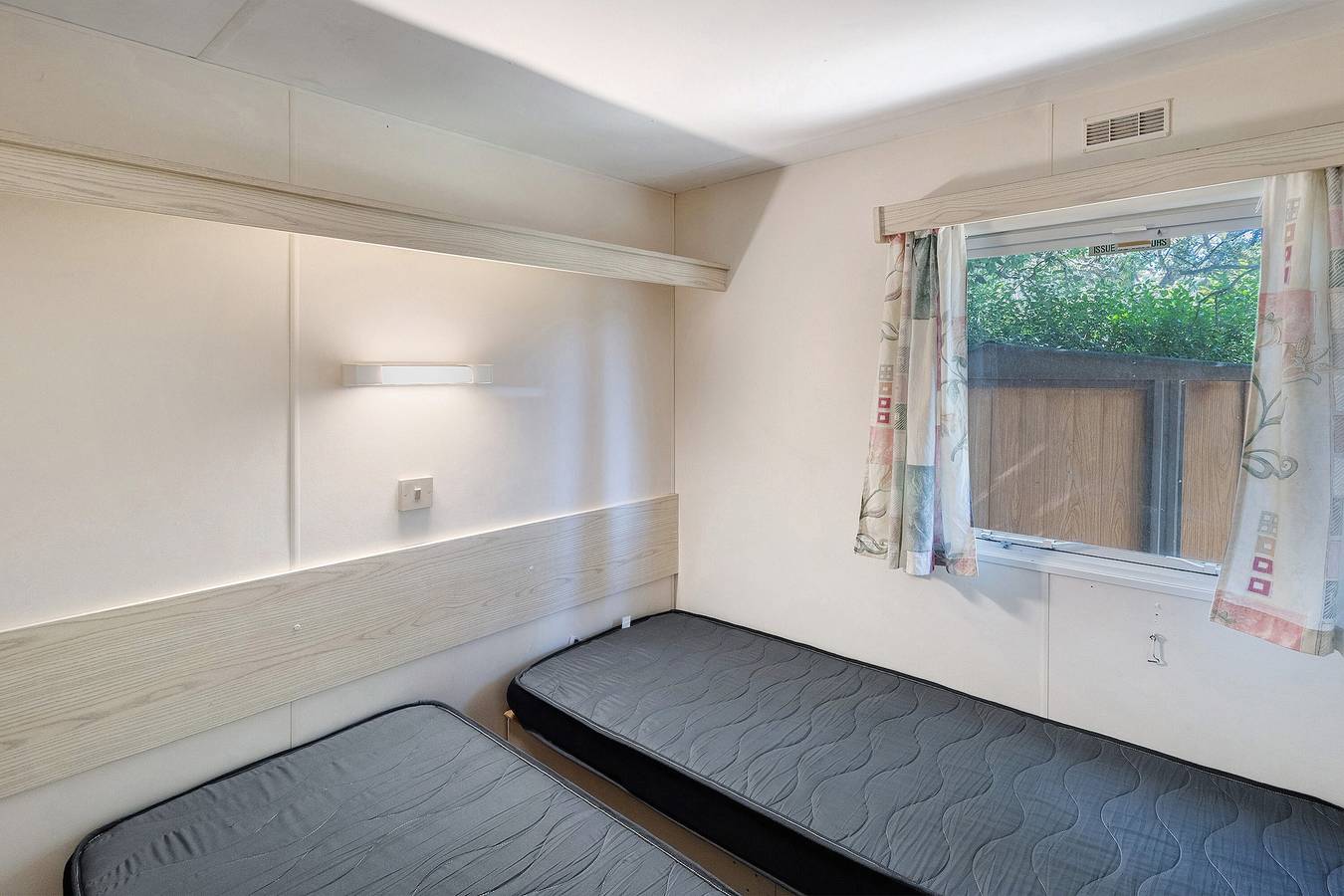 Mobilhome 'Chez Dede' met gedeeld terras, privé tuin en wifi, foto 11