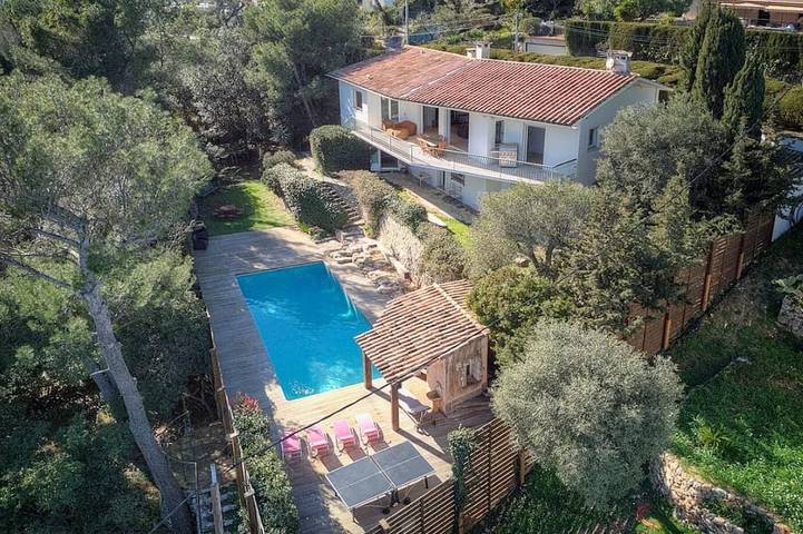 Maison de vacances pour 8 personnes, avec piscine ainsi que balcon et jardin à Vallauris