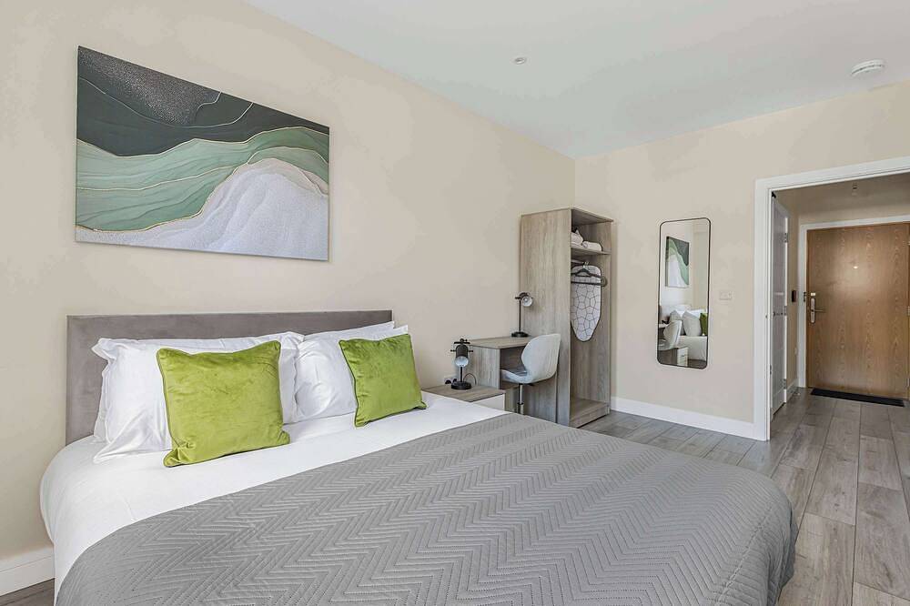 Ganze Wohnung, City Service Lets | New London Cheam Village 1 Bed | Ideal for Long Business Stays | With Parking in Sutton (London), London