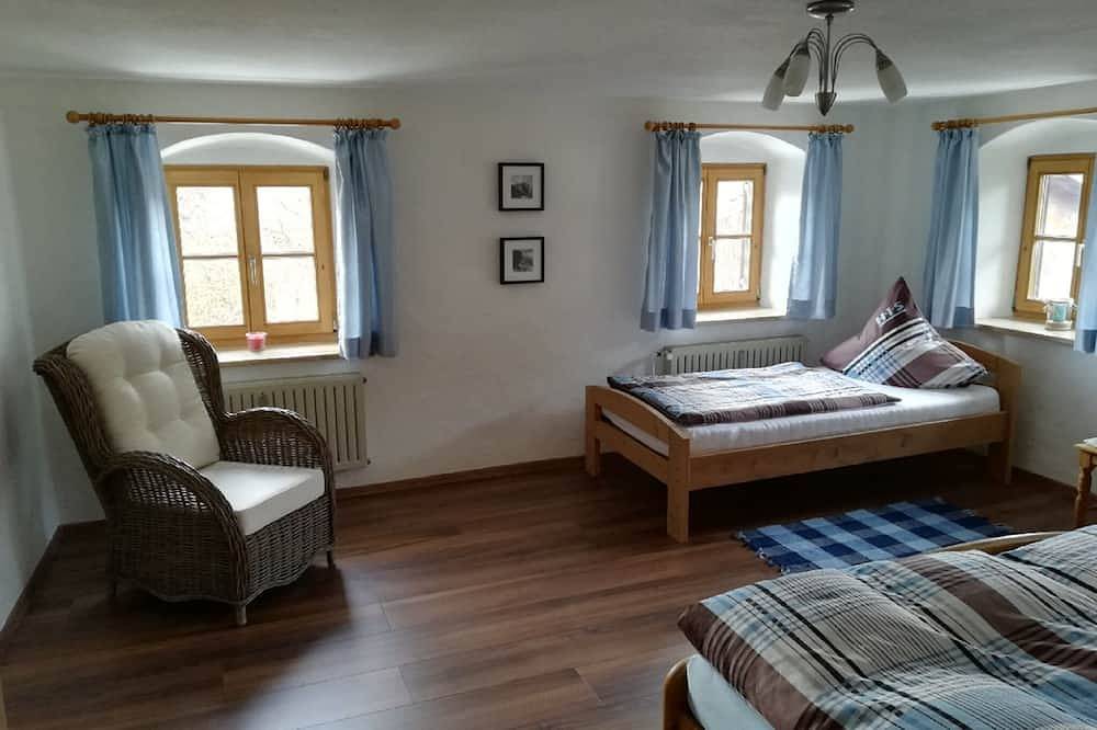 Ganze Wohnung, Gemütliche Ferienwohnung in Flintsbach mit Blick zum Petersberg, 85 qm, bis 4 Personen in Flintsbach am Inn, Bayerische Alpen