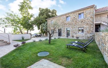 Ferienhaus für 14 Personen, mit Terrasse und Pool in Koper