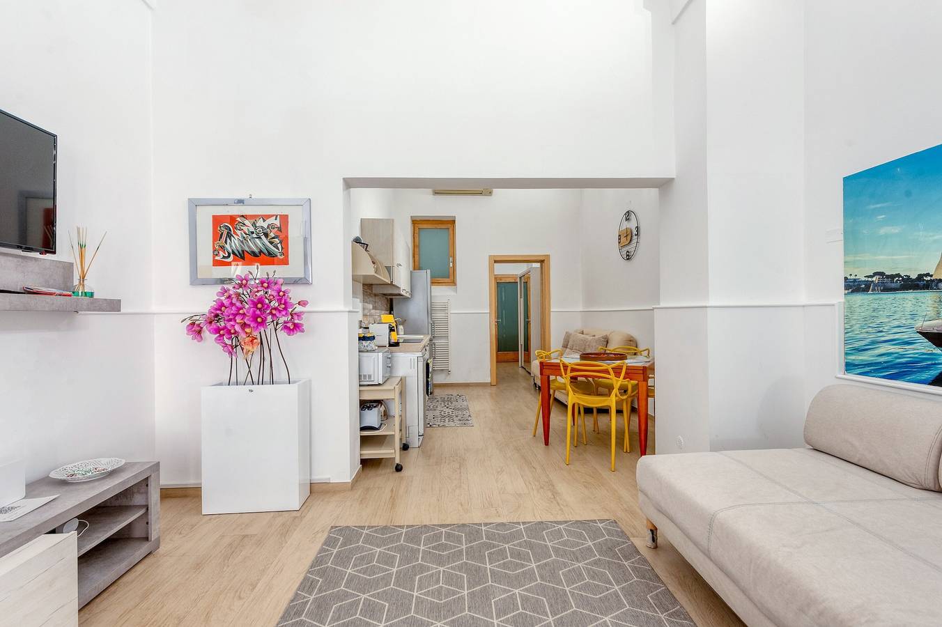 Appartement entier, Appartement 'Conte Cavour' avec terrasse privée, Wi-Fi et climatisation in Brindisi, Salento