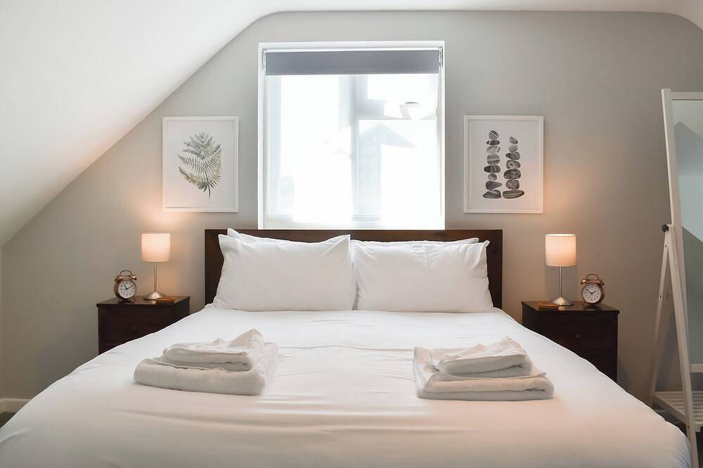 4 bedroom accommodation in Lymington in Lymington, Hampshire