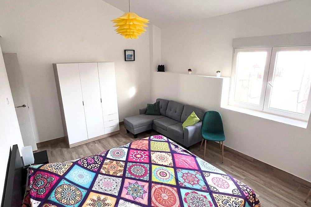 Apartamento entero, Apartamento nuevo en un auténtico pueblo español - impresionantes vistas al mar in Ador, Costa de Valencia