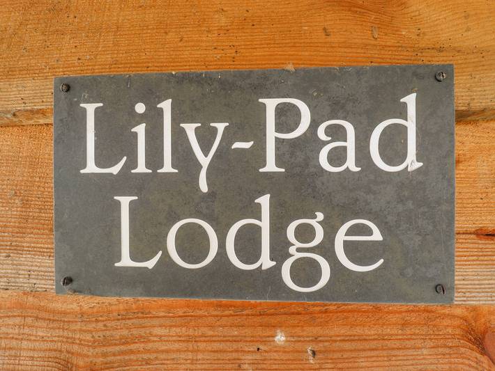 Lily-pad Lodge in Thorpe on the Hill, Lincolnshire