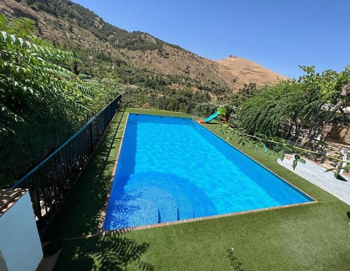 Casa para 18 personas, con Terraza además de Jardín y Piscina en Cazorla