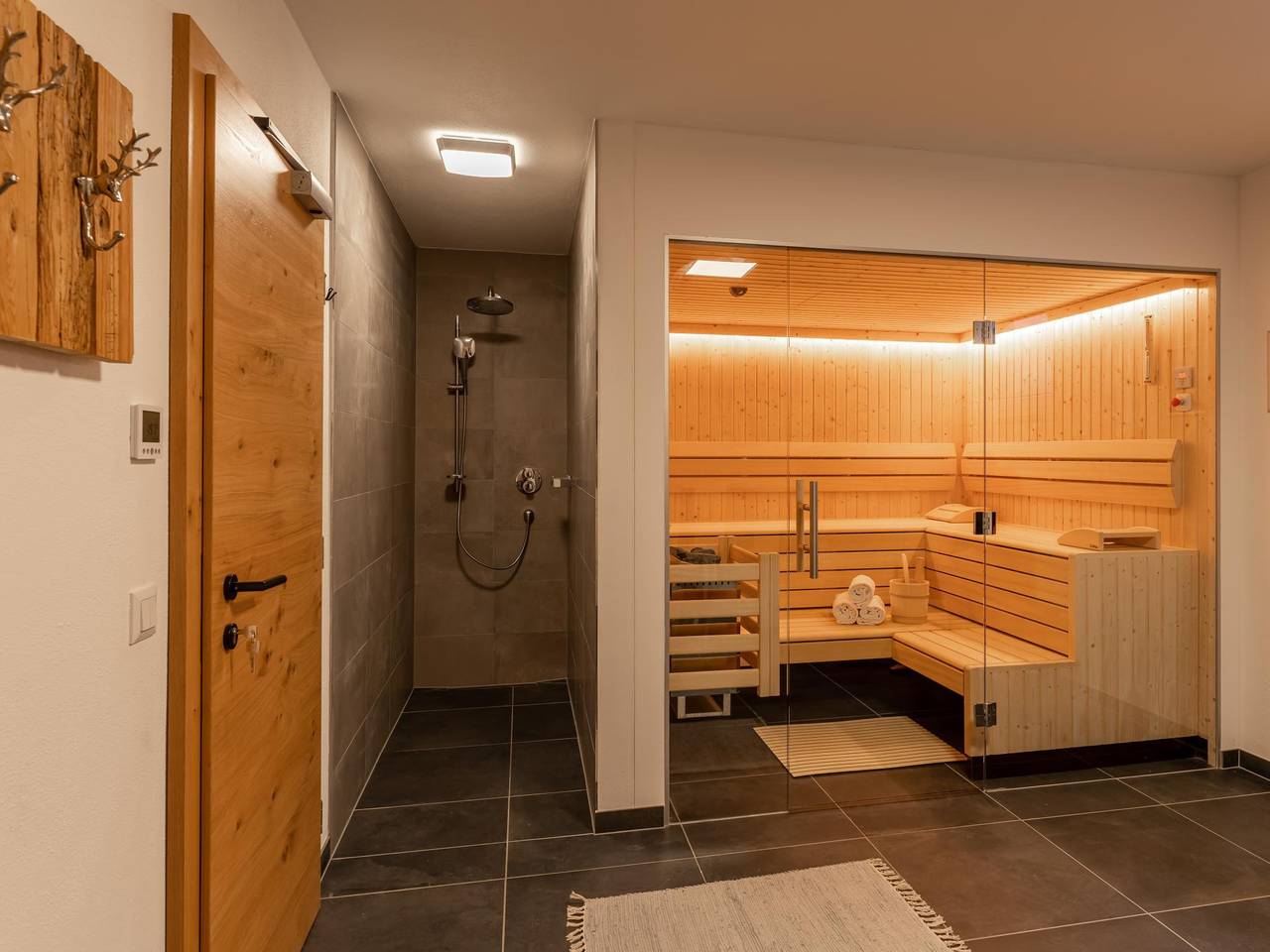 Luxus-Lodge mit Privatsauna bei Flachau
 in Eben im Pongau, Tennengau