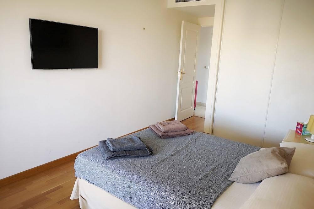 Apartamento entero, Cagnes sur Mer Côte d'Azur terraza frente al mar piscina en el estacionamiento del parque in Cros de Cagnes, Cagnes-sur-Mer