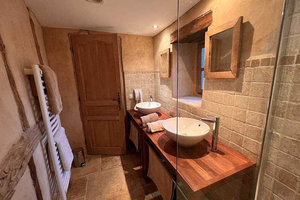 Antiguo granero renovado con piscina privada y jardín. in Rouffignac-Saint-Cernin-de-Reilhac, Périgord Blanc