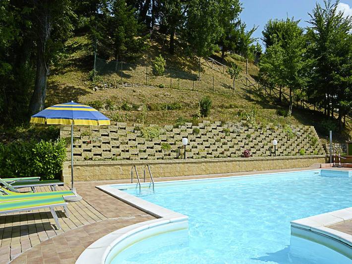 Cottage in Marche met zwembad en boszicht in Apecchio, Valle del Metauro