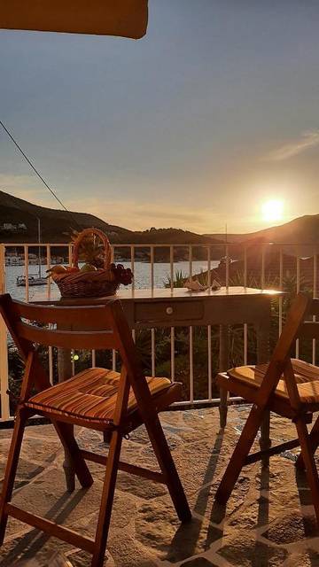 Location de vacances pour 3 personnes, avec terrasse et vue, animaux acceptés dans Vathy