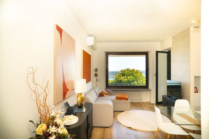 Appartamento intero, Brezza Blu Collection - Brezza Azzurra | Vista lago e piscine in Lesa, Lago Maggiore (Piemonte)