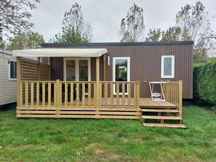 Camping pour 7 personnes, avec piscine et terrasse, animaux acceptés