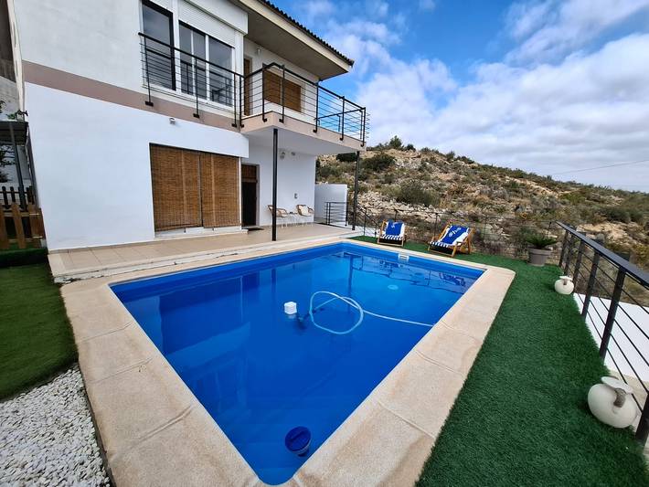 Casa de vacaciones para 9 personas, con Balcón y Jacuzzi además de Terraza y Jardín en Buñol