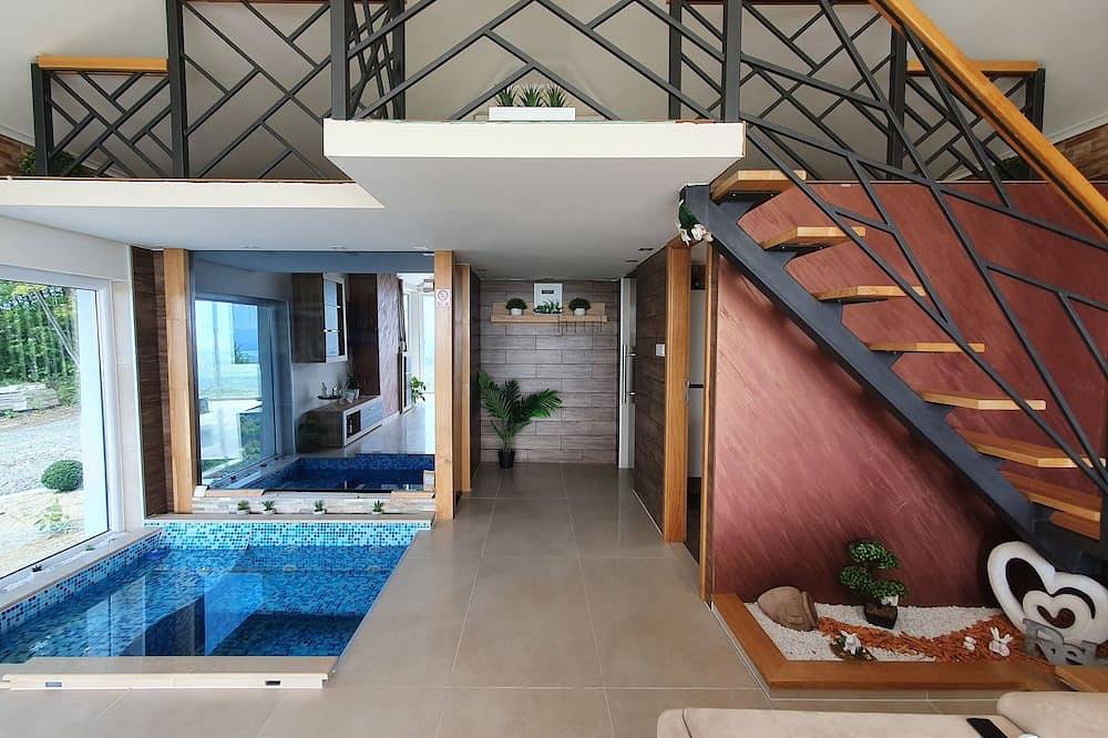 Moderne Villa mit Pool und Jacuzzi auf ruhigem Oriovac-Hügel in Slawonien. in Brod-Posavina