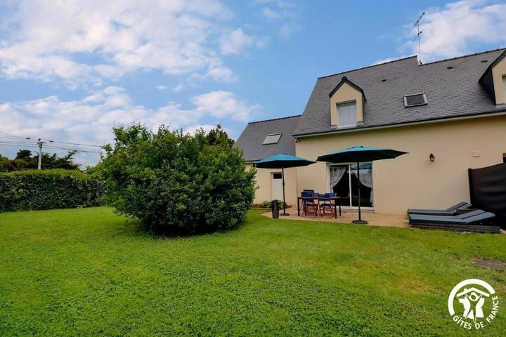 Location de vacances pour 4 personnes, avec vue ainsi que terrasse et jardin à Saint-Senoux - 2