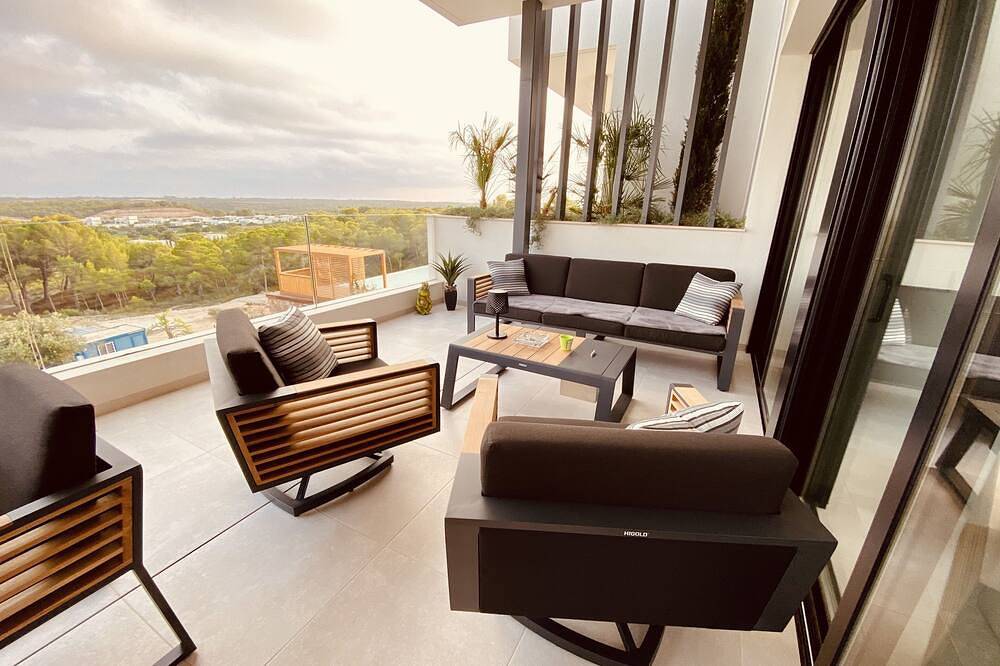 Entire apartment, Luxurous appartment with stunning views of the golfcourse and sea in Orihuela, Costa Blanca