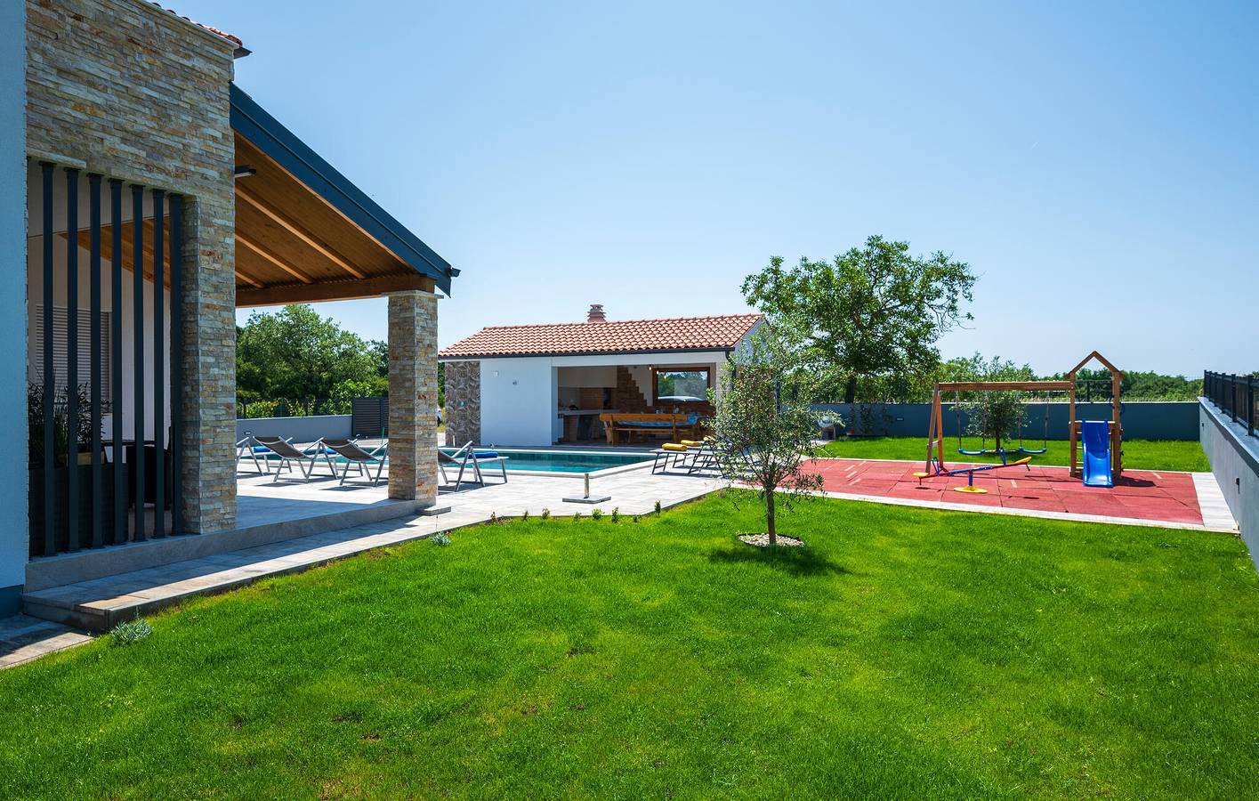 Charmante 2-Zimmer-Wohnung mit beheiztem Pool und Terrasse in der Nähe des Stadtzentrums von Kanfanar in Žminj, Zentralistrien