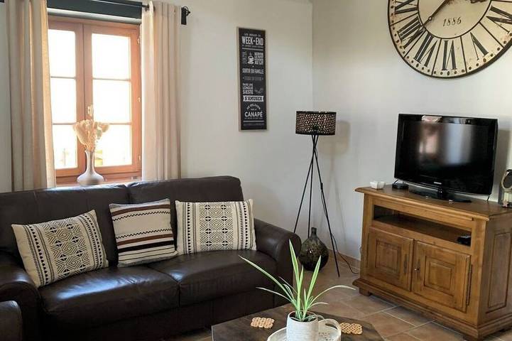 Location de vacances pour 4 personnes, avec jardin ainsi que piscine et terrasse à Le Champ-Saint-Père