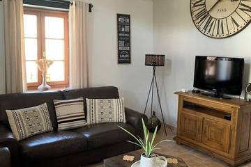 Gîte pour 4 personnes, avec piscine et jardin à Le Champ-Saint-Père
