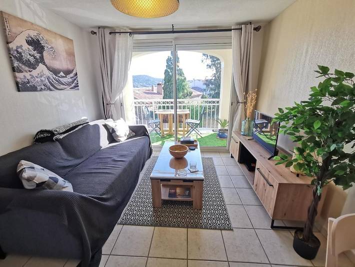Appartement de vacances pour 4 personnes, avec piscine ainsi que balcon et vue