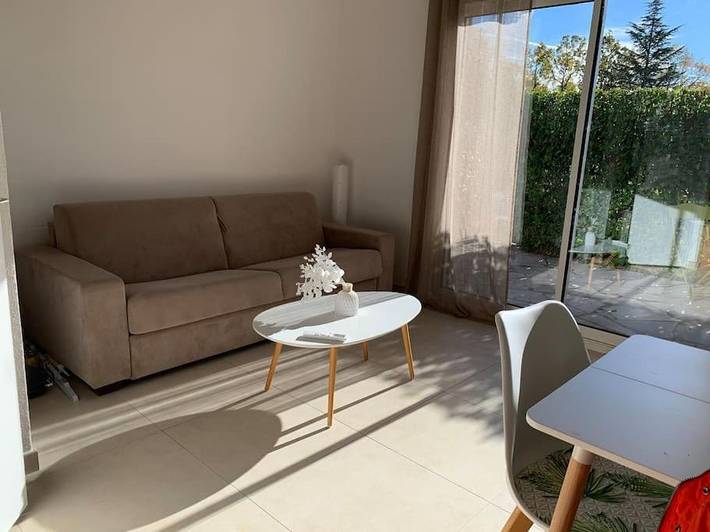 Appartement de vacances pour 4 personnes, avec terrasse et piscine, animaux acceptés