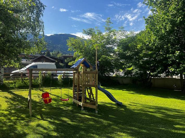 Ferienhaus für 11 Personen, mit Balkon und Terrasse sowie Garten und Ausblick