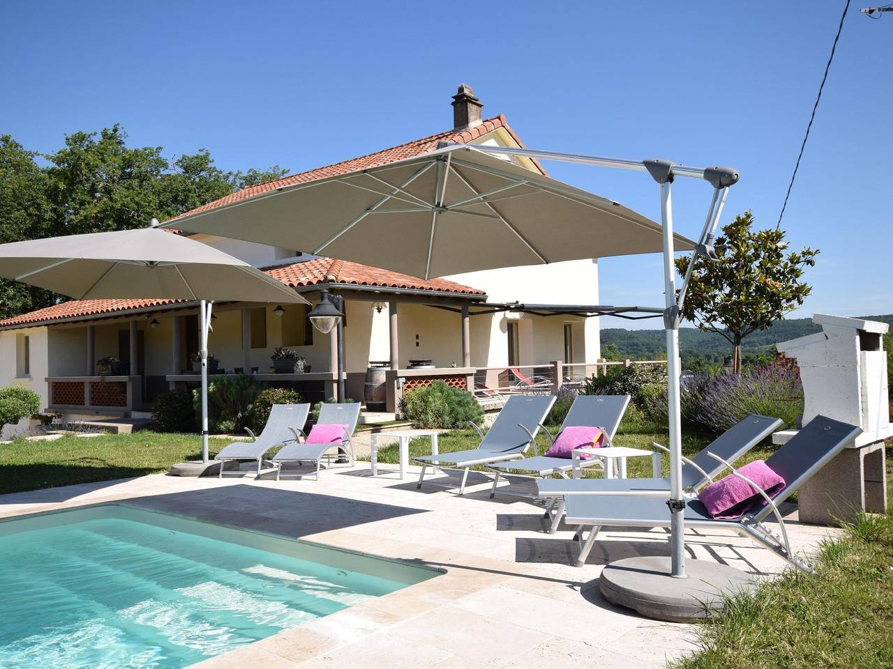 Villa avec piscine au milieu des vignobles in Vire-sur-Lot, Lot
