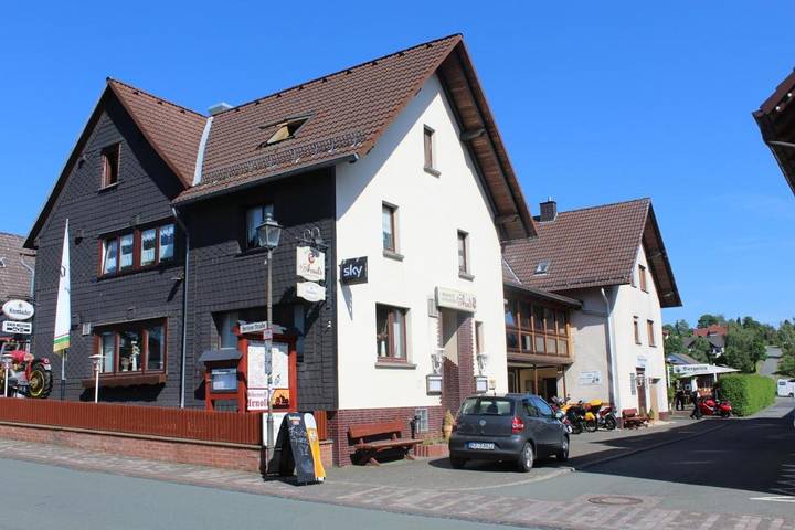 Hotel, mit Terrasse und Garten sowie Ausblick in Battenberg