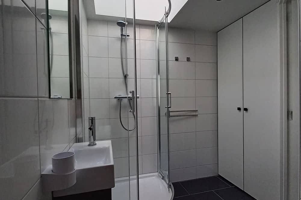 Nette vakantie woning met tuin en terrassen midden in het dorp in Bruinisse, Niederländische Nordsee