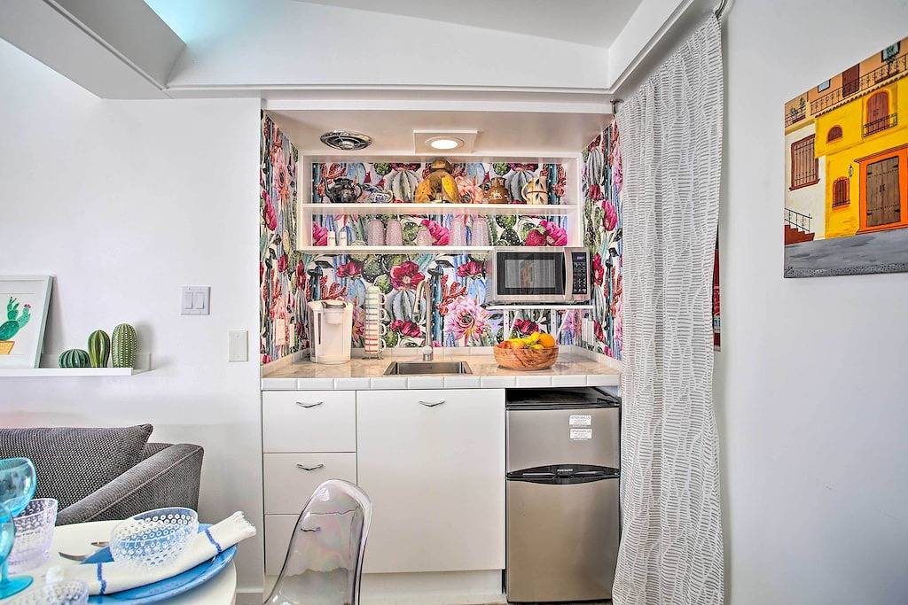 Ganze Wohnung, Neu! Palm Desert Casita mit Pool - 1 Mi. nach El Paseo in Palm Desert, Coachella Valley