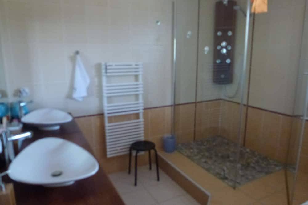 Loue maison avec piscine à proximité de la mer in La Palme, Côte d'Améthyste