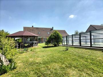 Cottage pour 10 personnes, avec piscine et terrasse à Bouloire