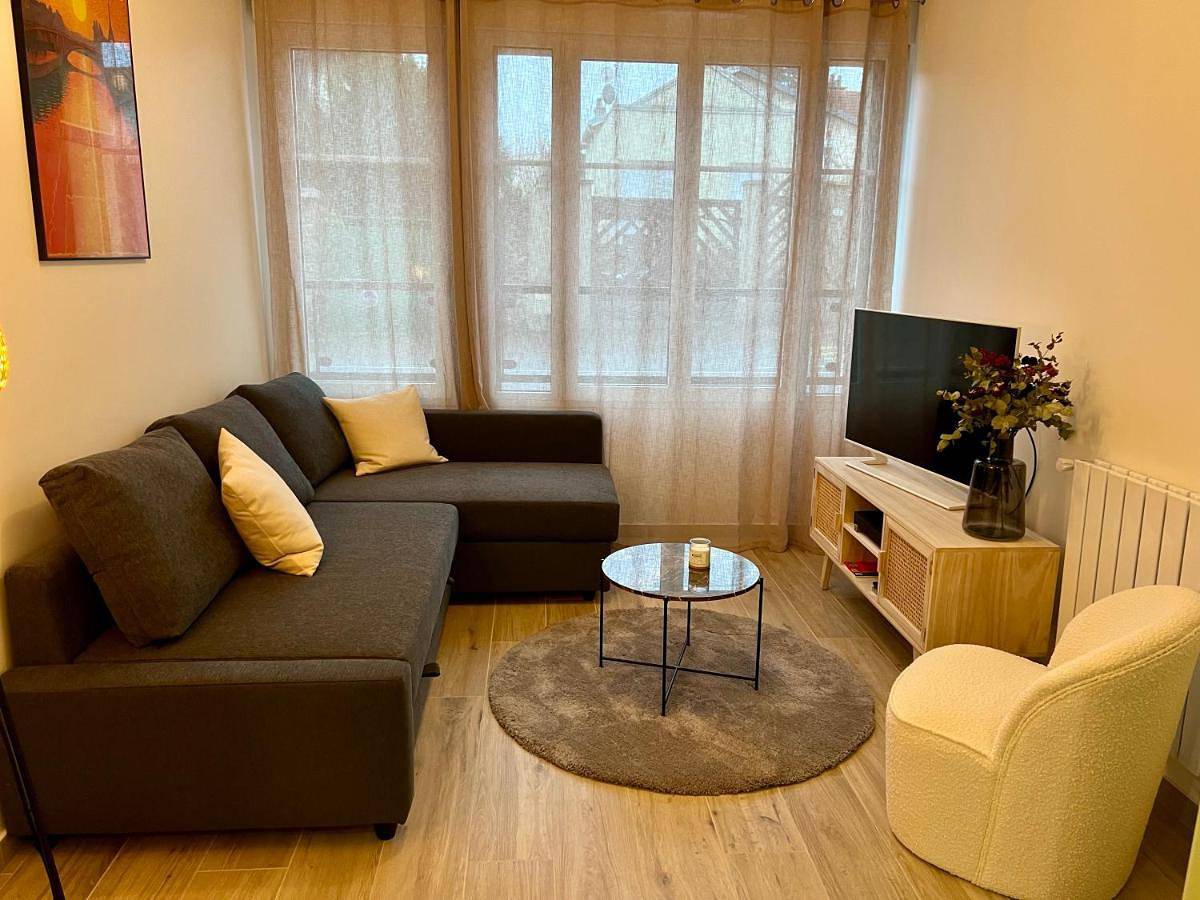 Appartement entier, La Résidence Alpha Viroflay 002 - 1 chambre - 4 pers in Viroflay, Yvelines