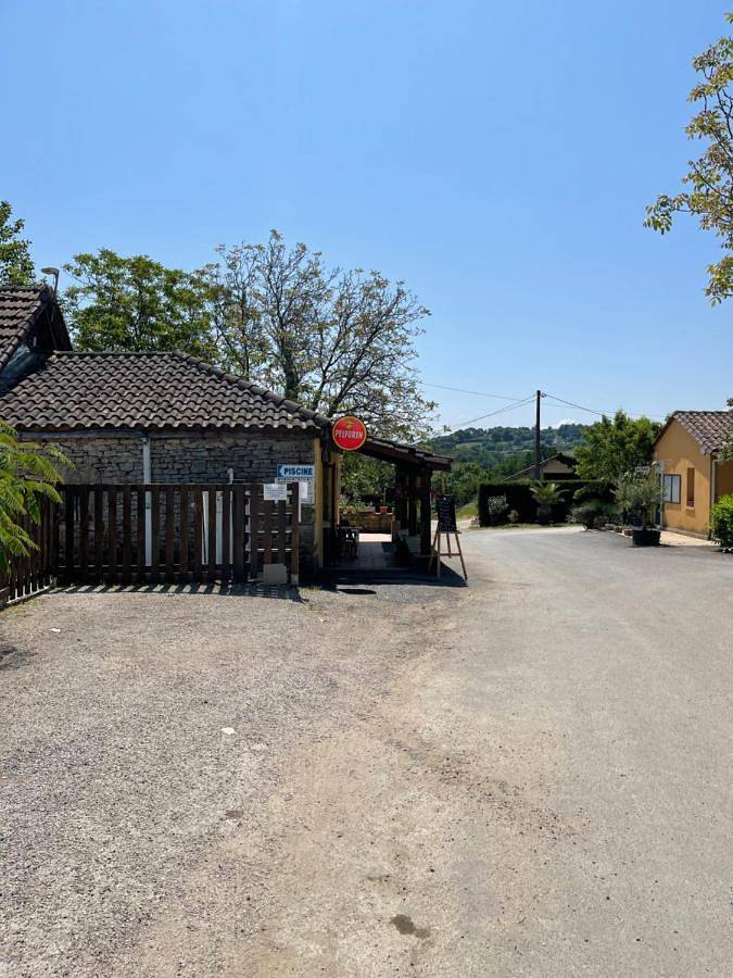 Camping pour 6 personnes, avec Terrasse et Jardin ainsi que Bassin pour enfant et Piscine à Sarlat-la-Canéda - 3